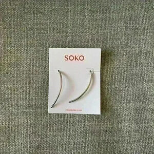 SOKO | Brand new Petite bow earrings in silver chrome plated